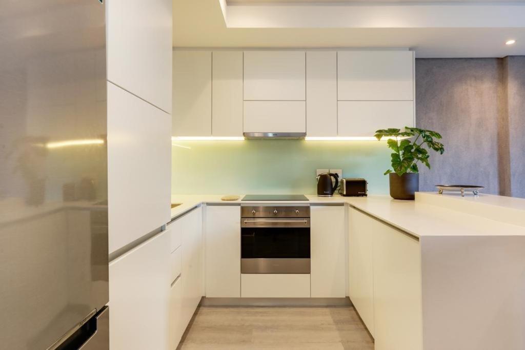 35 On Main By Stay In Luxury Kaapstad Buitenkant foto